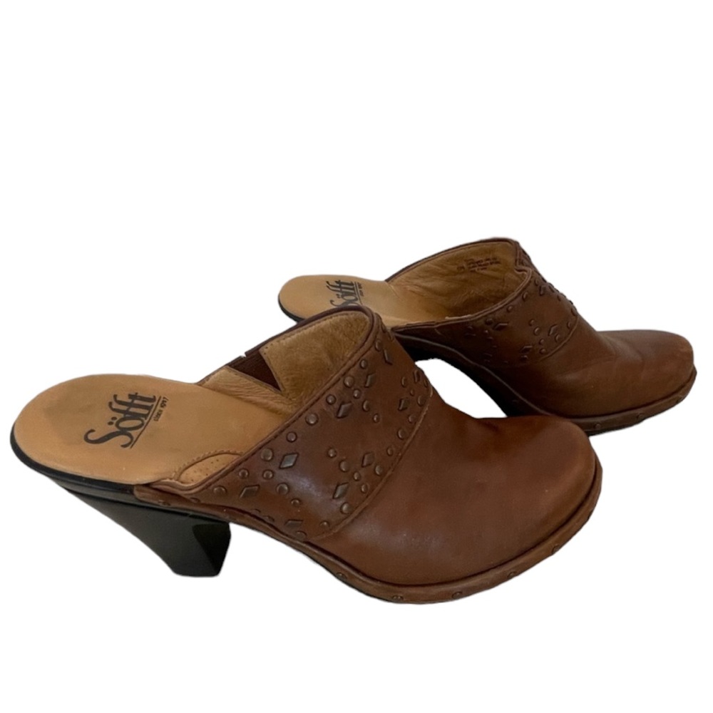 Sofft leather studded slide mule style
clogs in rich brown size 6.5